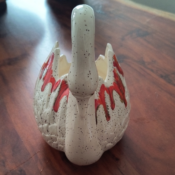 Elegant Swan Ceramic Hand Made Art Piece - White and Red - Picture 2 of 4